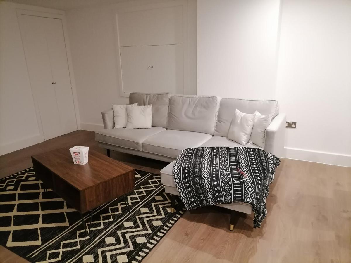 לונדון Stunning Rooms By Nine Elms Station מראה חיצוני תמונה