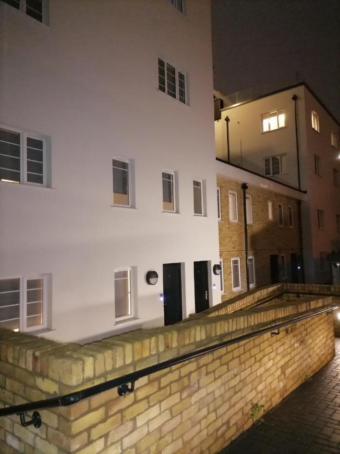 לונדון Stunning Rooms By Nine Elms Station מראה חיצוני תמונה