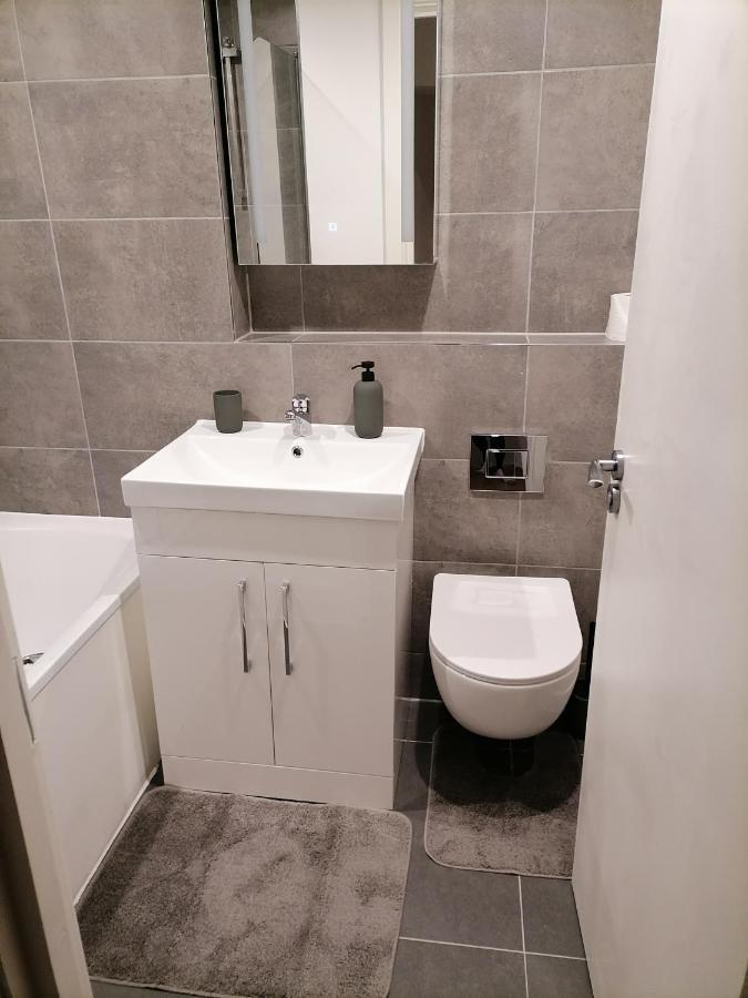 לונדון Stunning Rooms By Nine Elms Station מראה חיצוני תמונה