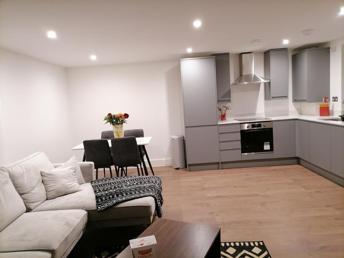 לונדון Stunning Rooms By Nine Elms Station מראה חיצוני תמונה