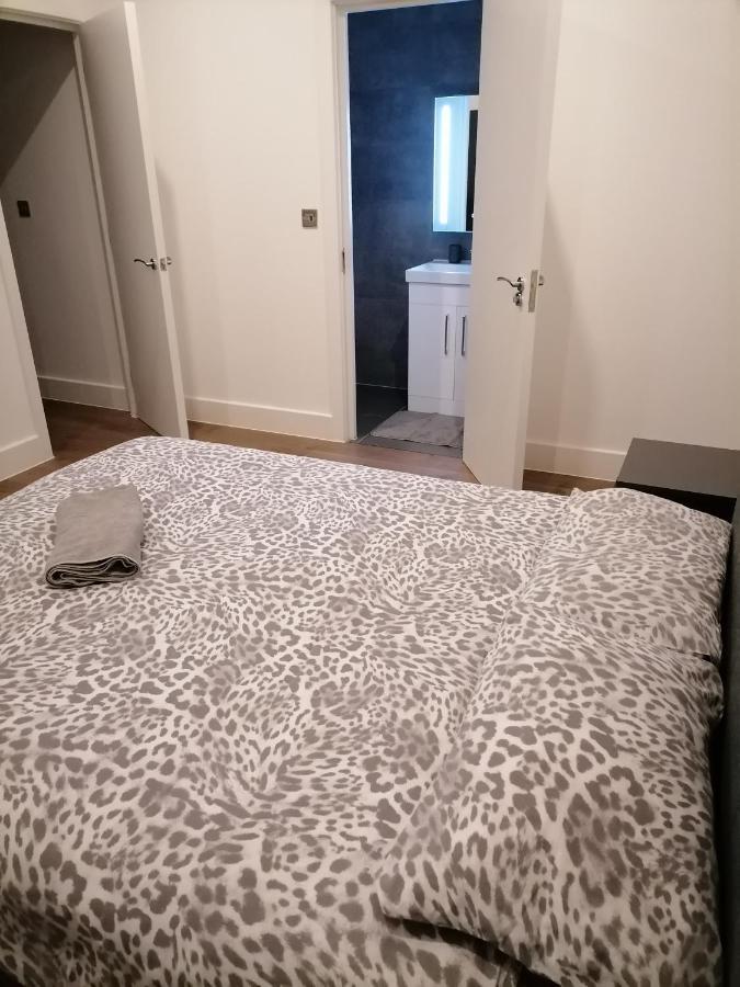 לונדון Stunning Rooms By Nine Elms Station מראה חיצוני תמונה