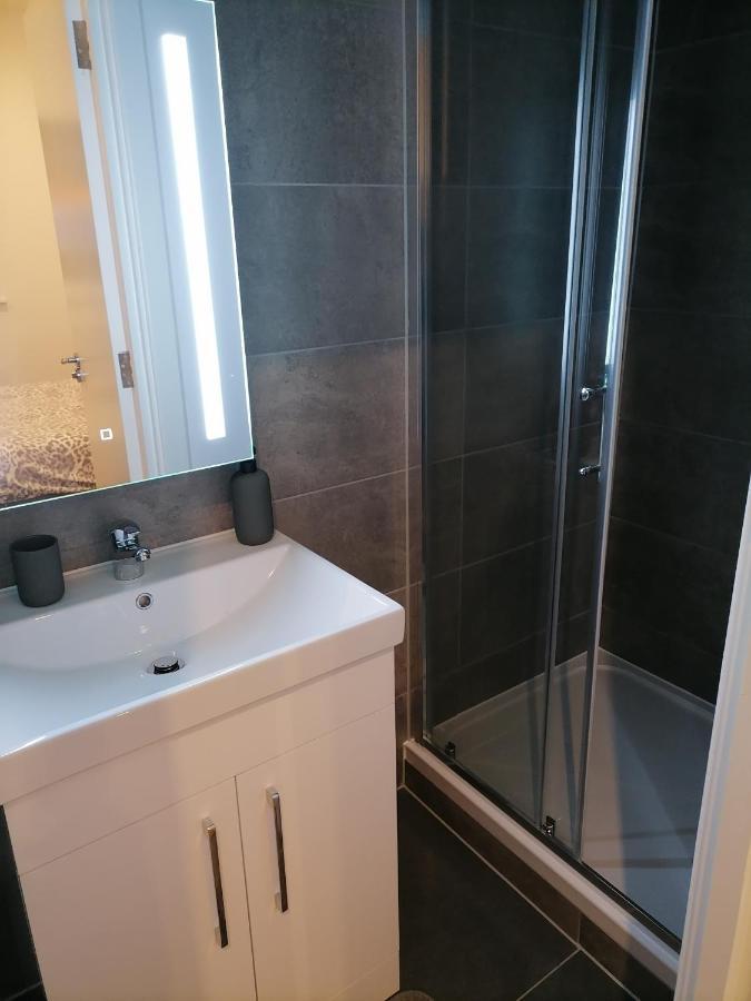 לונדון Stunning Rooms By Nine Elms Station מראה חיצוני תמונה