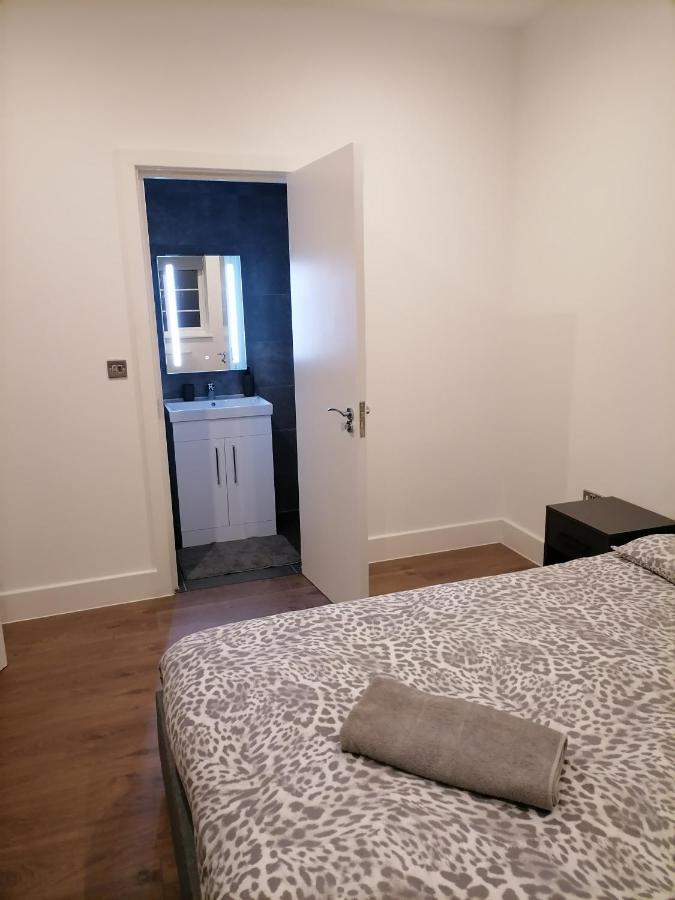 לונדון Stunning Rooms By Nine Elms Station מראה חיצוני תמונה