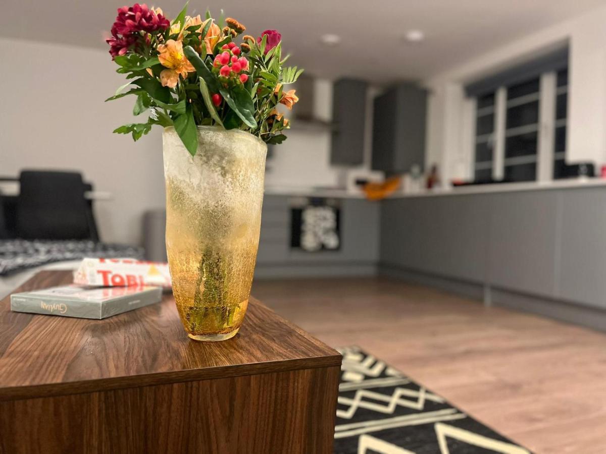 לונדון Stunning Rooms By Nine Elms Station מראה חיצוני תמונה
