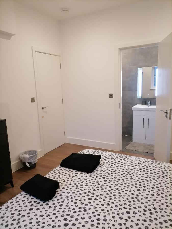 לונדון Stunning Rooms By Nine Elms Station מראה חיצוני תמונה