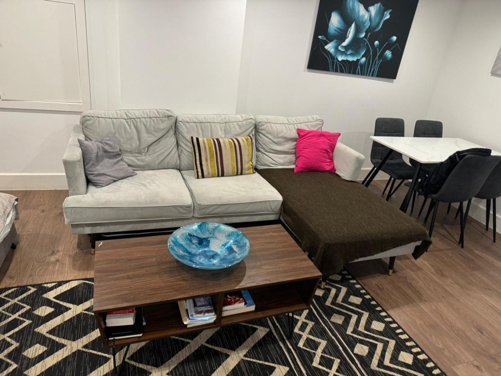 לונדון Stunning Rooms By Nine Elms Station מראה חיצוני תמונה